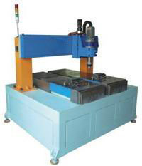 專業(yè)定制與高效制造 鉆孔攻牙專用機(jī)、可動(dòng)腕配件與沖床的綜合解決方案